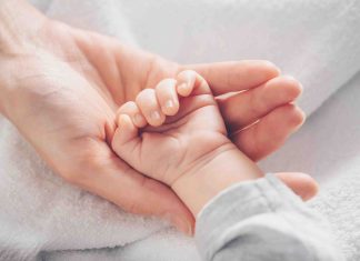 Arrêt du traitement pour la petite Indi, bébé gravement malade au Royaume-Uni, sur décision médicale Arrêt du traitement pour la petite Indi, bébé gravement malade au Royaume-Uni, sur décision médicale