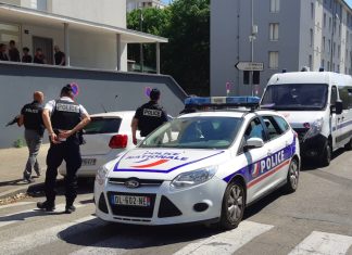 NÎMES : Une femme agressée et frappée à la sortie du restaurant, suscitant une vive inquiétude dans la communauté locale NÎMES : Une femme agressée et frappée à la sortie du restaurant, suscitant une vive inquiétude dans la communauté locale