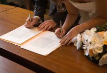 Se Marier dans sa Ville Natale ou Ailleurs : Un Choix Délicat pour un Jour Inoubliable Devrais-je organiser mon mariage dans ma ville natale ou dans une autre ville ?.