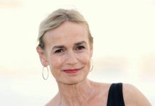 Justice pour sa Mère : Sandrine Bonnaire Dépose Plainte Contre un Ehpad Justice pour sa Mère : Sandrine Bonnaire Dépose Plainte Contre un Ehpad