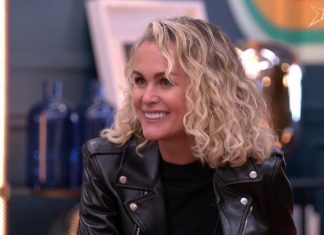 Laeticia Hallyday émue par l’accueil chaleureux des élèves de la Star Academy Laeticia Hallyday émue par l'accueil chaleureux des élèves de la Star Academy