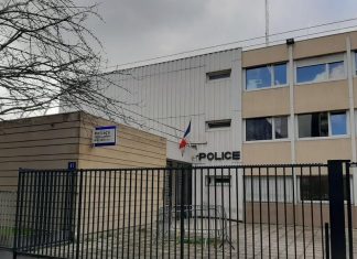 Parent d’élève frappe violemment une assistante sociale dans un collège du Val-d’Oise Parent d'élève frappe violemment une assistante sociale dans un collège du Val-d'Oise