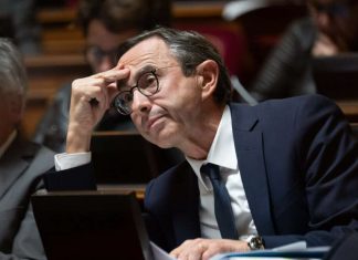 Suspension de la Commission Parlementaire sur la Loi sur l’Immigration Suspension de la Commission Parlementaire sur la Loi sur l'Immigration