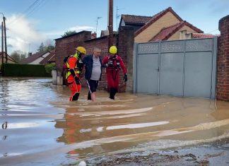 Fatigue et Exaspération des Résidents face aux Inondations dans le Pas-de-Calais Fatigue et Exaspération des Résidents face aux Inondations dans le Pas-de-Calais