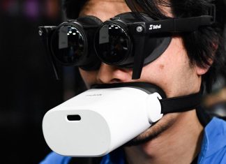 L’Invention D’un Gadget Dérangeant : Quand la Technologie Sème la Confusion Inventer un nouveau gadget qui gêne légèrement la personne qui l’utilise