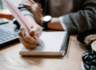 L’art de l’Organisation : Comment Hiérarchiser les Articles à Garder, à Donner ou à Jeter ? Lors de l’organisation, comment hiérarchisez-vous les articles à garder, à donner ou à jeter ?