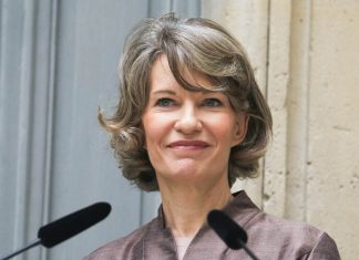 Anne Genetet : Polémique autour de son passé à Singapour Anne Genetet : Polémique autour de son passé à Singapour