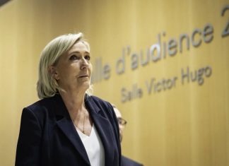 Procès du RN : Catherine Griset, l’ombre fidèle de Marine Le Pen face aux accusations Au procès du RN, la fidèle "désolée" de Marine Le Pen