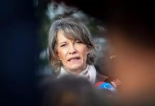 Soutien collectif à l’enseignante après l’incident au lycée de Tourcoing Enseignante agressée à Tourcoing: des équipes mobiles déployées, la ministre promet d'autres mesures