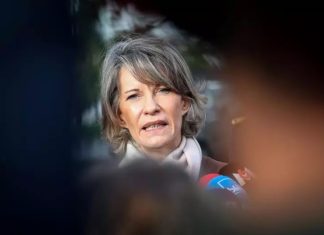 Soutien collectif à l’enseignante après l’incident au lycée de Tourcoing Enseignante agressée à Tourcoing: des équipes mobiles déployées, la ministre promet d'autres mesures