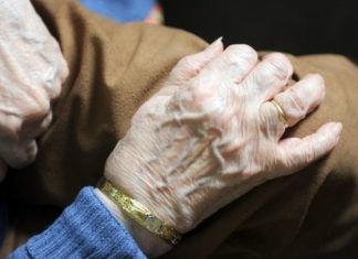 Une Retraitée de 92 Ans Expulsée pour Trafic de Drogue Présumé Une nonagénaire expulsée de son logement social car il abritait un trafic de drogue