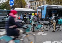 Paris : La zone à trafic limité entre en vigueur dans le centre dès lundi "C'est consternant": l'annonce de la ZTL passe difficilement auprès des Parisiens et de l'opposition