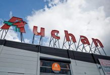 Auchan annonce un plan social menaçant 2.389 emplois en France Auchan annonce un projet de plan social, près de 2 400 emplois menacés en France
