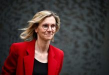 Jours de Carence : Agnès Pannier-Runacher Ose le Débat ! Trois jours de carence pour les fonctionnaires ? Agnès Pannier-Runacher «à l’aise avec le fait que l’on aille chercher la baisse de dépense»