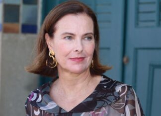 Carole Bouquet : révélations sur sa nouvelle coiffure qui a marqué la Fashion Week de Paris "Je n’ai pas fait exprès" : Carole Bouquet dévoile les raisons derrière sa nouvelle coupe de cheveux