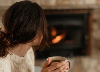 Chauffage au bois : un danger silencieux pour les poumons des femmes Attention, ce type de chauffage fait exploser les risques de cancer du poumon chez les femmes, selon les scientifiques