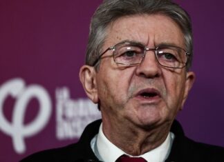 Crise politique : Jean-Luc Mélenchon réclame une élection présidentielle anticipée Crise politique en direct : Emmanuel Macron convie les chefs de parti hors RN et LFI à l'Élysée à 14 h 30