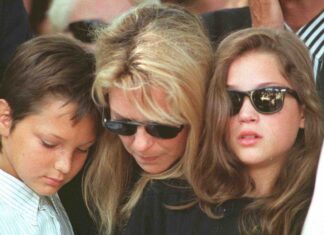 France Gall, Michel Berger et Pauline : une histoire de douleurs France Gall : Sa fille Pauline emportée à 19 ans, elle a formulé une demande bien précise dans son testament