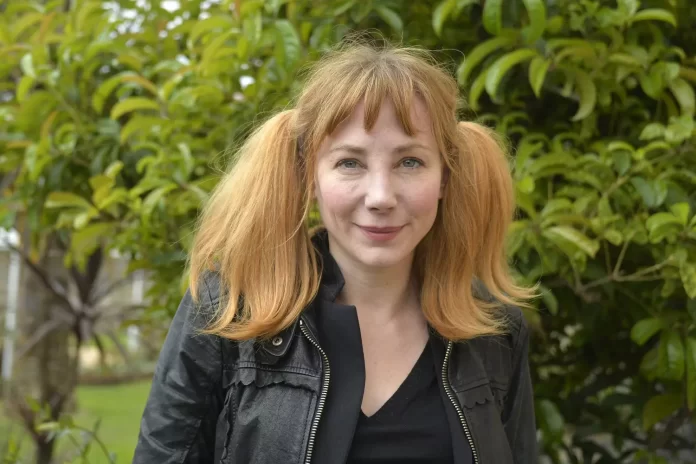 Julie Depardieu “complexée” vis-à-vis de ses parents célèbres : “Je me suis longtemps contentée de...”