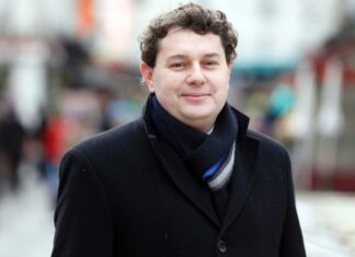 Notes de frais controversées : le maire du 18e arrondissement accuse ses adversaires de diversion Scandale des notes de frais : les justifications douteuses du maire PS du 18e arrondissement de Paris