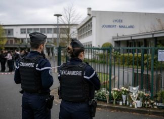 Loire-Atlantique : après l’attaque au lycée, la famille du suspect dénonce un drame évitable Loire-Atlantique : après l’attaque au lycée, la famille du suspect dénonce un drame évitable