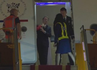 Macron : les révélations qui relancent l’affaire de la gifle au Vietnam Macron : les révélations qui relancent l’affaire de la gifle au Vietnam